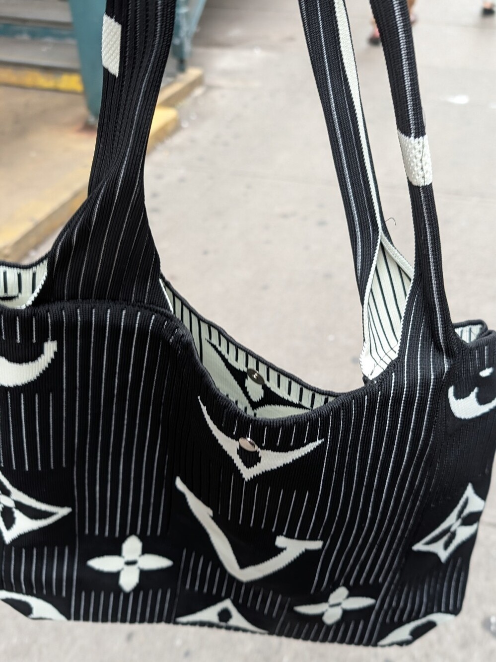 Black and White Patterned Women's Tote Bag